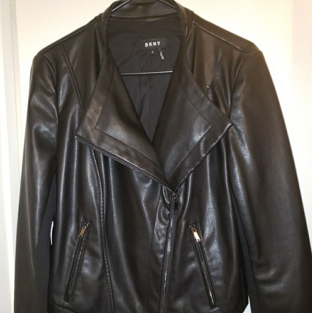DKNY LEATHER JACKET SIZE MED